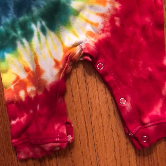 Laughing Giraffe tie dyed onesie - Picture 3 of 4